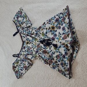 POCKETS!!!  Super cute floral romper size xs